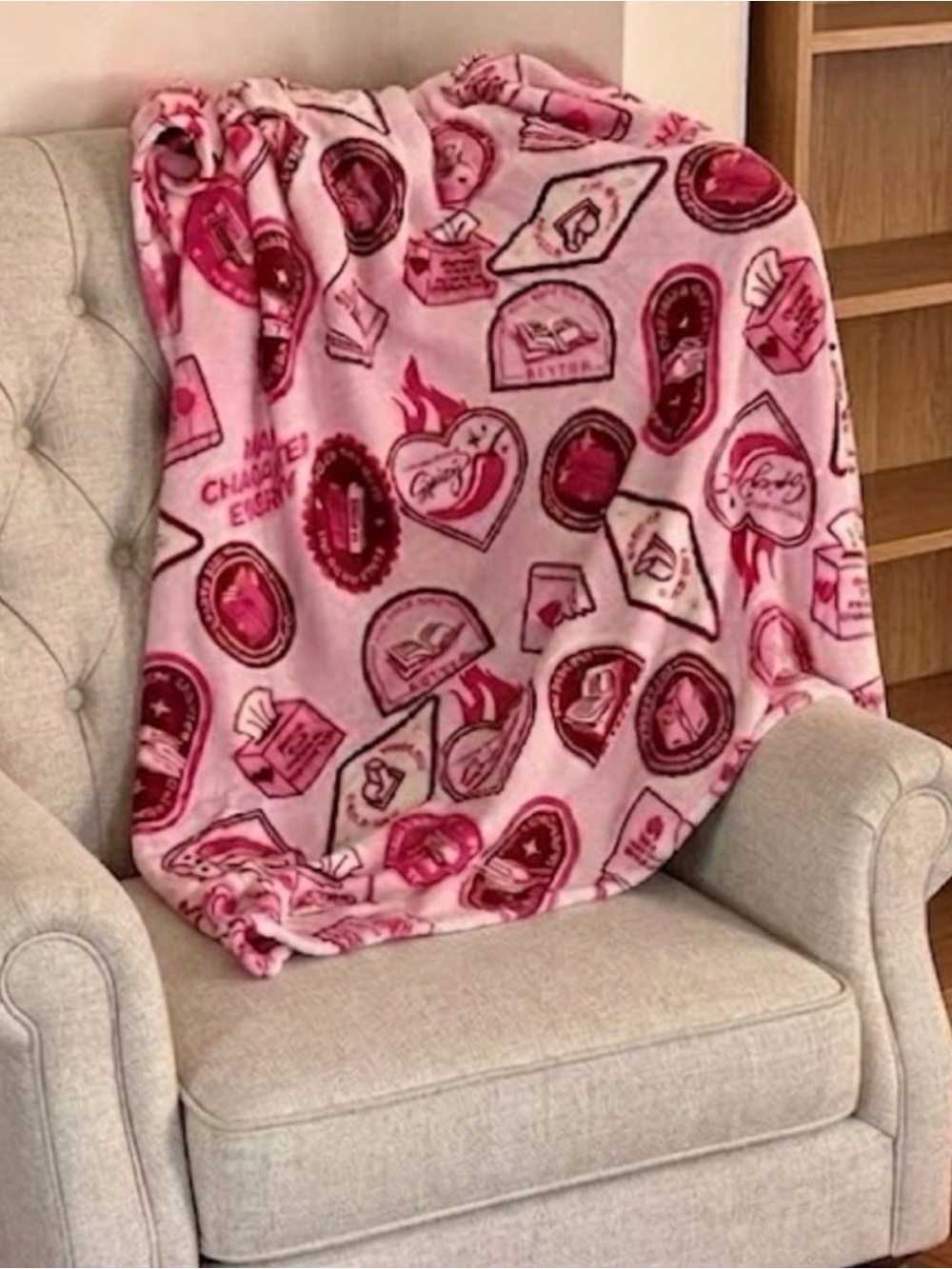 Kirkton house/Aldi Romance/Pink Book blanket